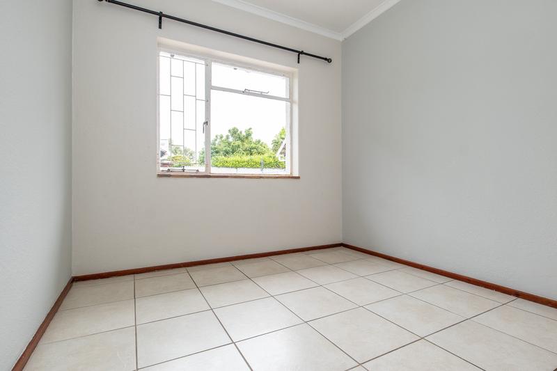 To Let 3 Bedroom Property for Rent in Meadowridge Western Cape